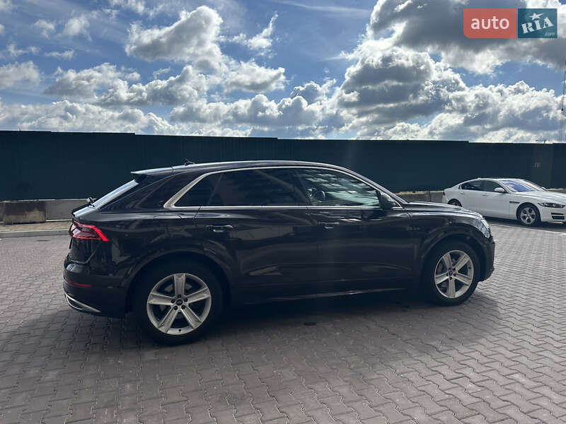 Внедорожник / Кроссовер Audi Q8 2021 в Киеве