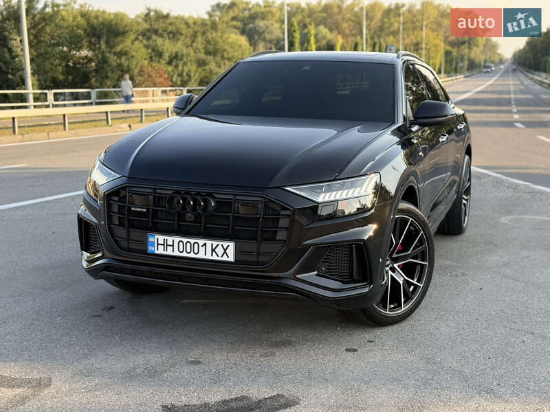 Позашляховик / Кросовер Audi Q8 2023 в 