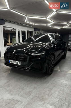 Позашляховик / Кросовер Audi Q8 2023 в 