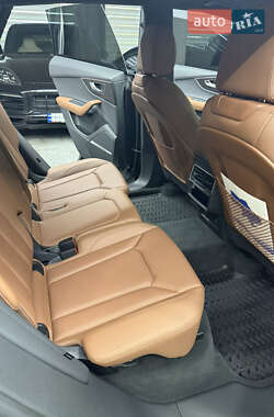 Позашляховик / Кросовер Audi Q8 2023 в 