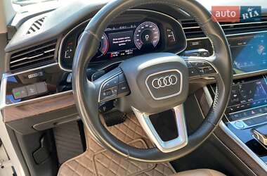 Внедорожник / Кроссовер Audi Q8 2018 в 