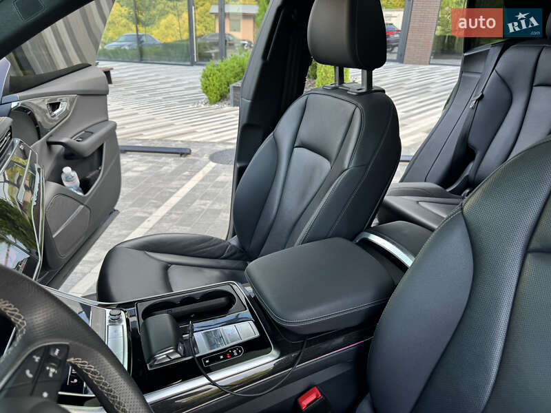 Внедорожник / Кроссовер Audi Q8 2019 в Киеве