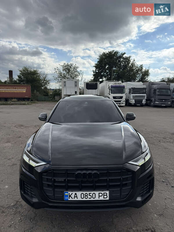 Внедорожник / Кроссовер Audi Q8 2018 в 