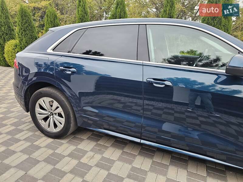 Внедорожник / Кроссовер Audi Q8 2021 в Киеве