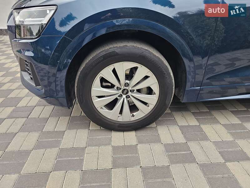 Внедорожник / Кроссовер Audi Q8 2021 в Киеве