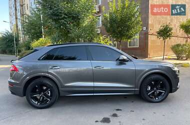 Внедорожник / Кроссовер Audi Q8 2023 в 
