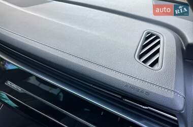 Внедорожник / Кроссовер Audi Q8 2023 в 