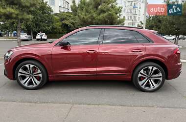 Внедорожник / Кроссовер Audi Q8 2021 в 