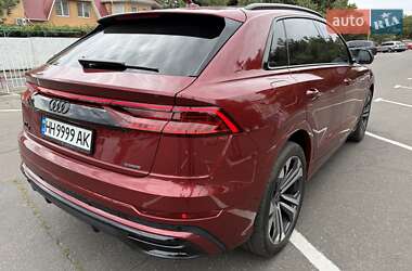 Внедорожник / Кроссовер Audi Q8 2021 в 