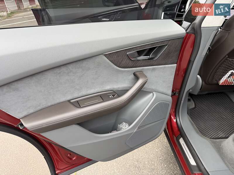 Внедорожник / Кроссовер Audi Q8 2021 в Одессе