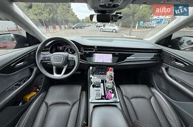 Внедорожник / Кроссовер Audi Q8 2021 в 