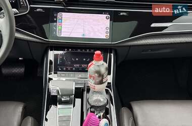 Внедорожник / Кроссовер Audi Q8 2021 в 