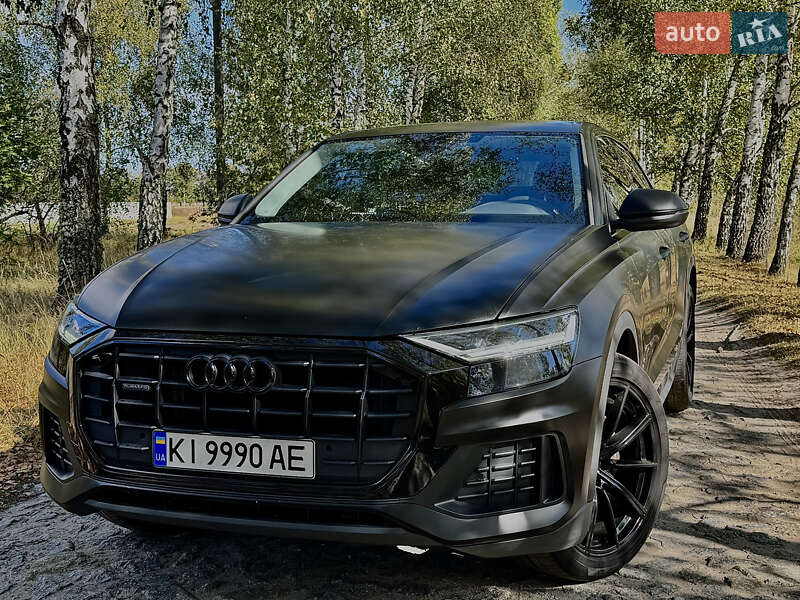 Внедорожник / Кроссовер Audi Q8 2022 в 