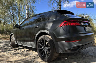 Внедорожник / Кроссовер Audi Q8 2022 в 
