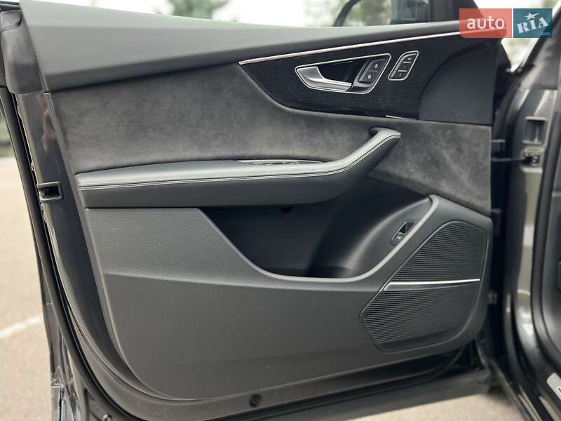 Позашляховик / Кросовер Audi Q8 2019 в Києві