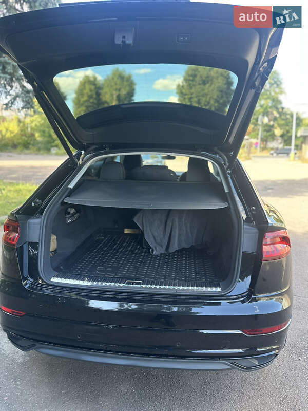 Внедорожник / Кроссовер Audi Q8 2022 в Киеве
