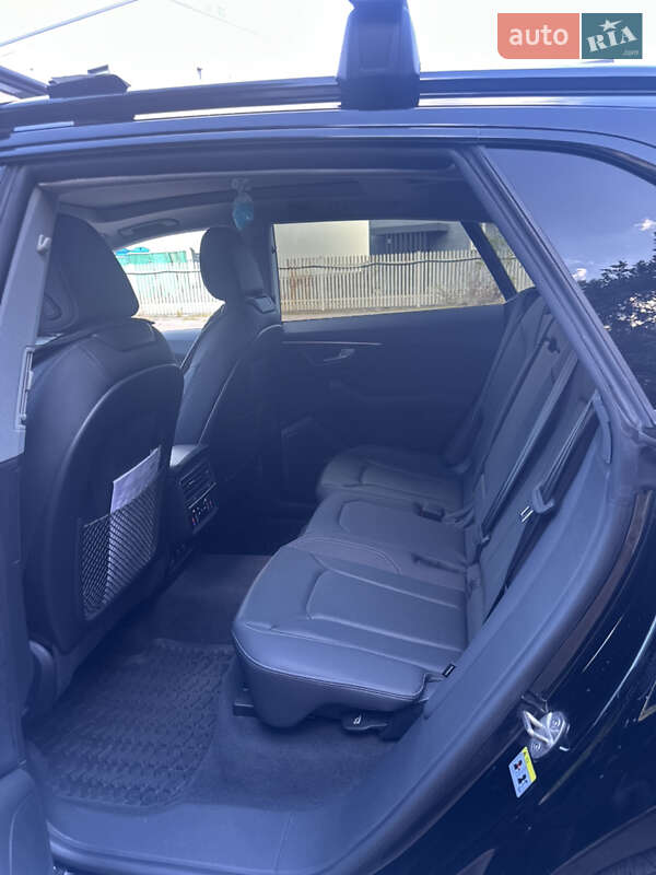 Внедорожник / Кроссовер Audi Q8 2022 в Киеве