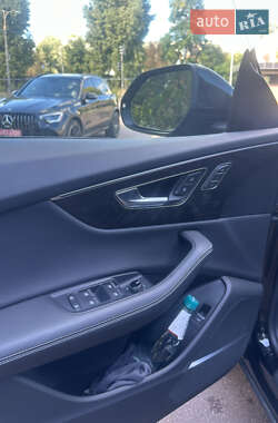 Внедорожник / Кроссовер Audi Q8 2022 в 