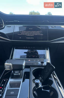 Внедорожник / Кроссовер Audi Q8 2022 в 