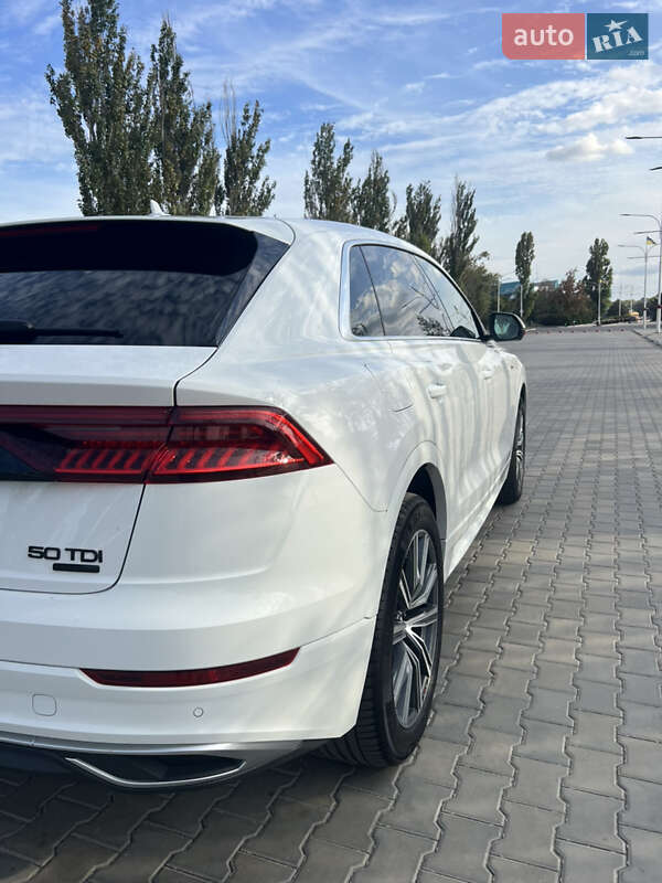 Внедорожник / Кроссовер Audi Q8 2021 в Измаиле