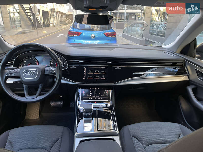 Внедорожник / Кроссовер Audi Q8 2019 в Киеве