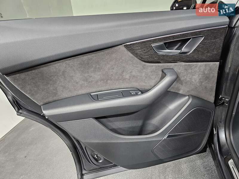 Внедорожник / Кроссовер Audi Q8 2018 в Киеве