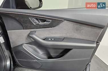 Позашляховик / Кросовер Audi Q8 2018 в 