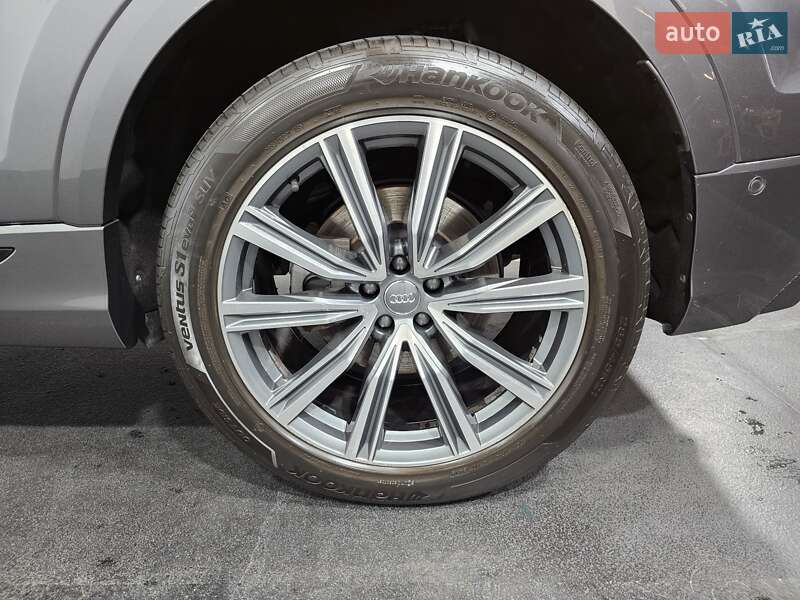 Внедорожник / Кроссовер Audi Q8 2018 в Киеве