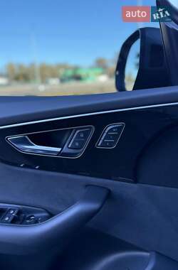 Внедорожник / Кроссовер Audi Q8 2024 в 