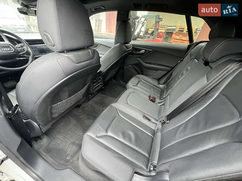 Позашляховик / Кросовер Audi Q8 2019 в Стрию