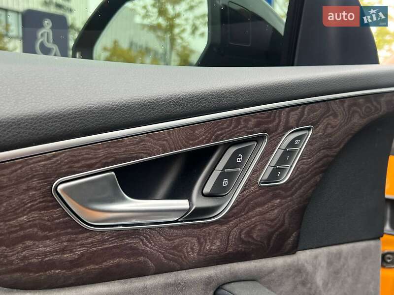 Внедорожник / Кроссовер Audi Q8 2018 в Киеве