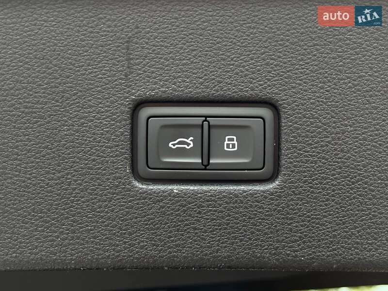 Внедорожник / Кроссовер Audi Q8 2018 в Киеве