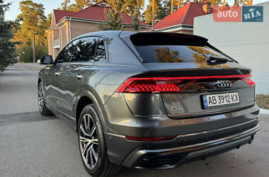 Позашляховик / Кросовер Audi Q8 2021 в 