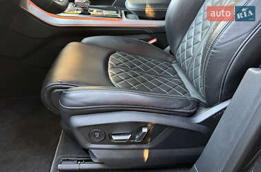Позашляховик / Кросовер Audi Q8 2021 в 