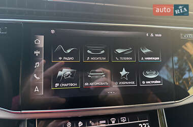 Позашляховик / Кросовер Audi Q8 2021 в 