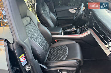 Позашляховик / Кросовер Audi Q8 2021 в 