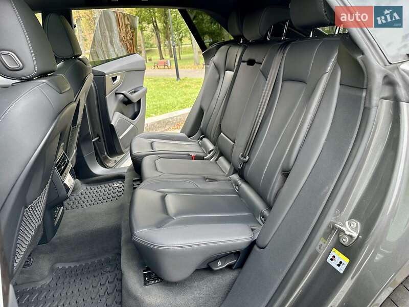 Внедорожник / Кроссовер Audi Q8 2019 в Киеве