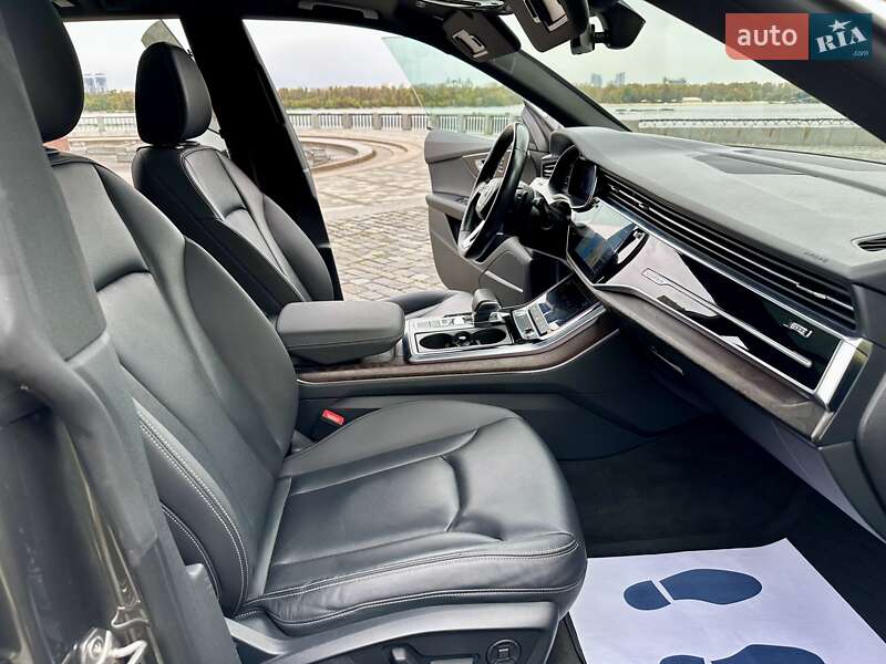 Внедорожник / Кроссовер Audi Q8 2019 в Киеве