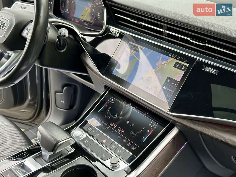 Внедорожник / Кроссовер Audi Q8 2019 в Киеве