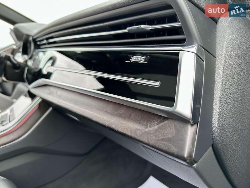 Внедорожник / Кроссовер Audi Q8 2019 в Киеве