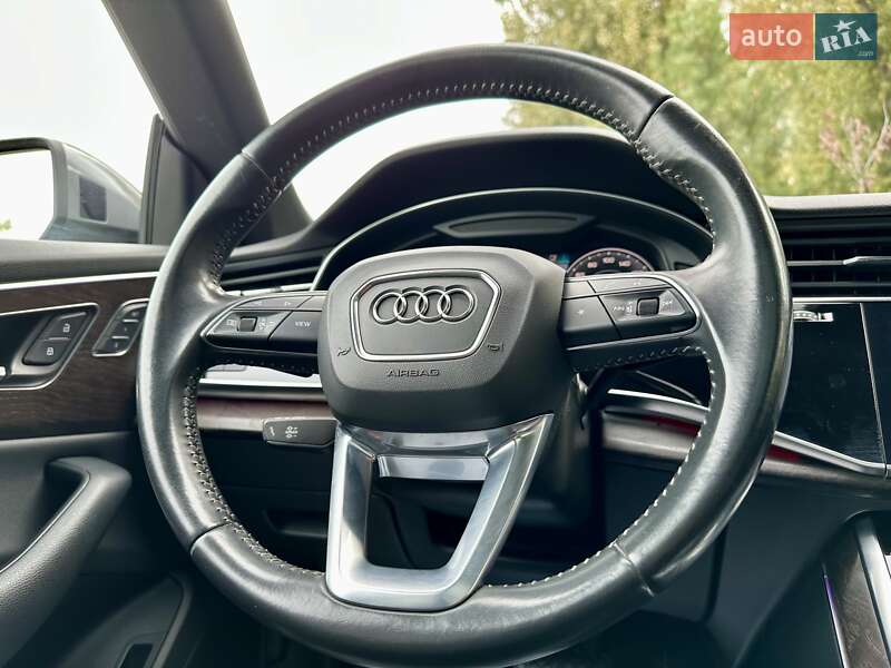 Внедорожник / Кроссовер Audi Q8 2019 в Киеве