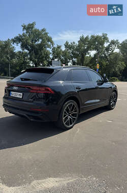 Позашляховик / Кросовер Audi Q8 2018 в 