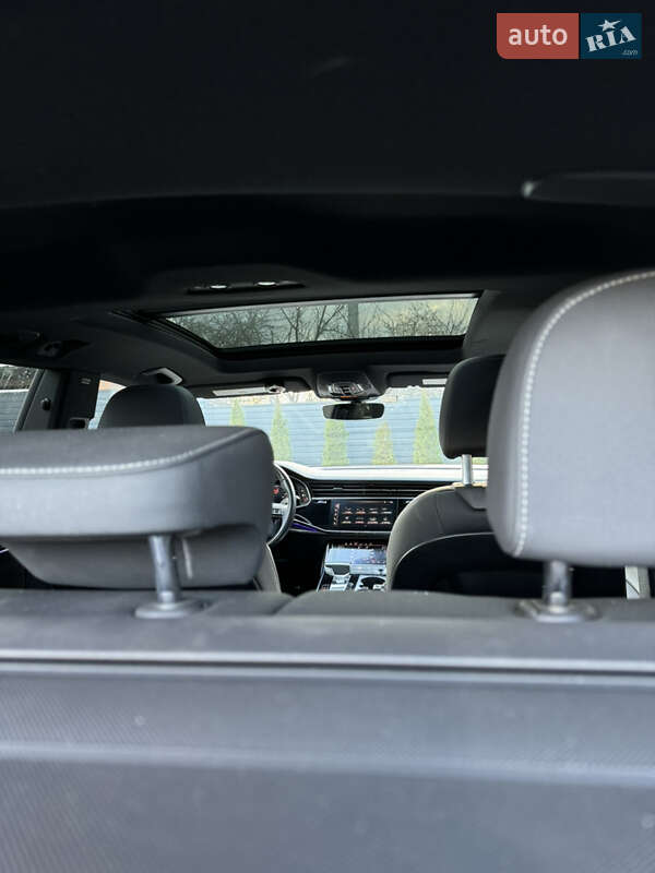 Внедорожник / Кроссовер Audi Q8 2018 в Киеве