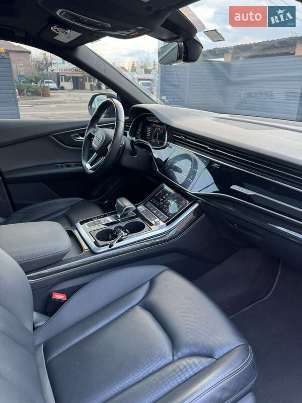 Внедорожник / Кроссовер Audi Q8 2018 в Киеве