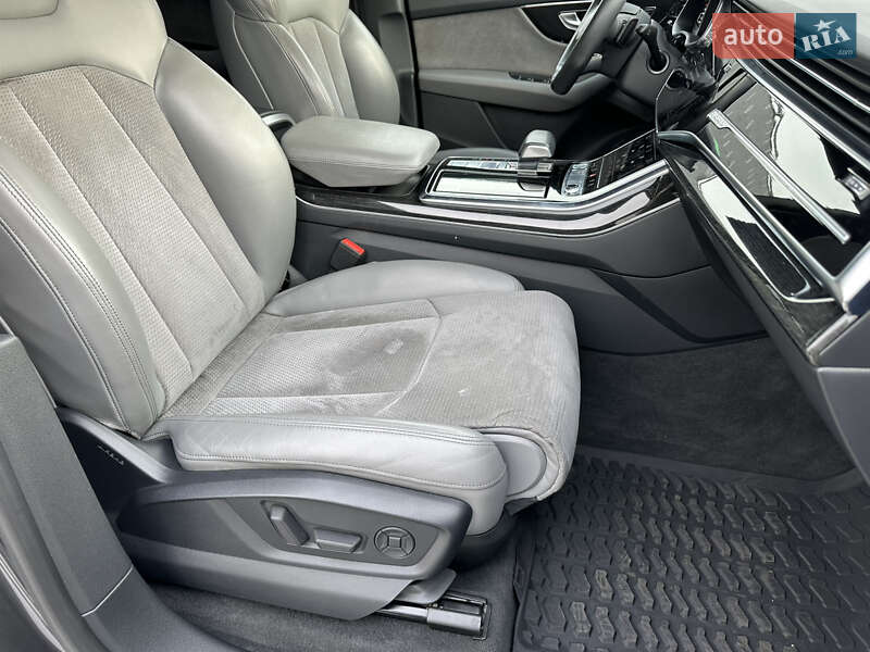 Внедорожник / Кроссовер Audi Q8 2018 в Киеве