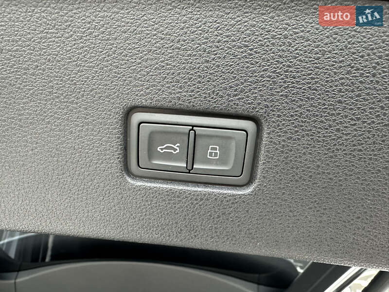 Внедорожник / Кроссовер Audi Q8 2018 в Киеве