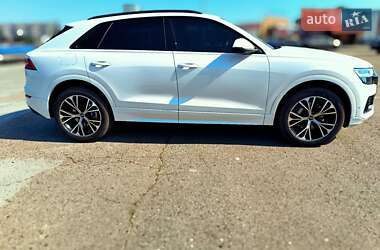 Внедорожник / Кроссовер Audi Q8 2021 в 