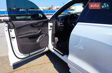 Внедорожник / Кроссовер Audi Q8 2021 в 