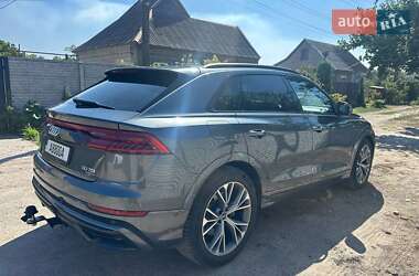 Позашляховик / Кросовер Audi Q8 2021 в 