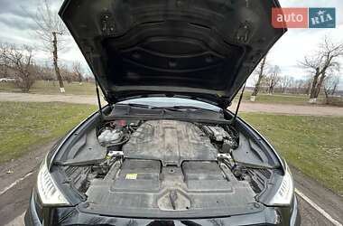 Позашляховик / Кросовер Audi Q8 2021 в 
